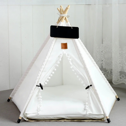 niche-interieure-chien-chic-et-confortable-avec-en-forme-de-tipi--tout-blanc-avec-un-coussin-central